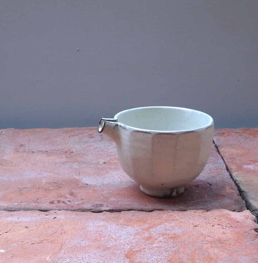 戸津圭一郎(陶)片口(粉引き)