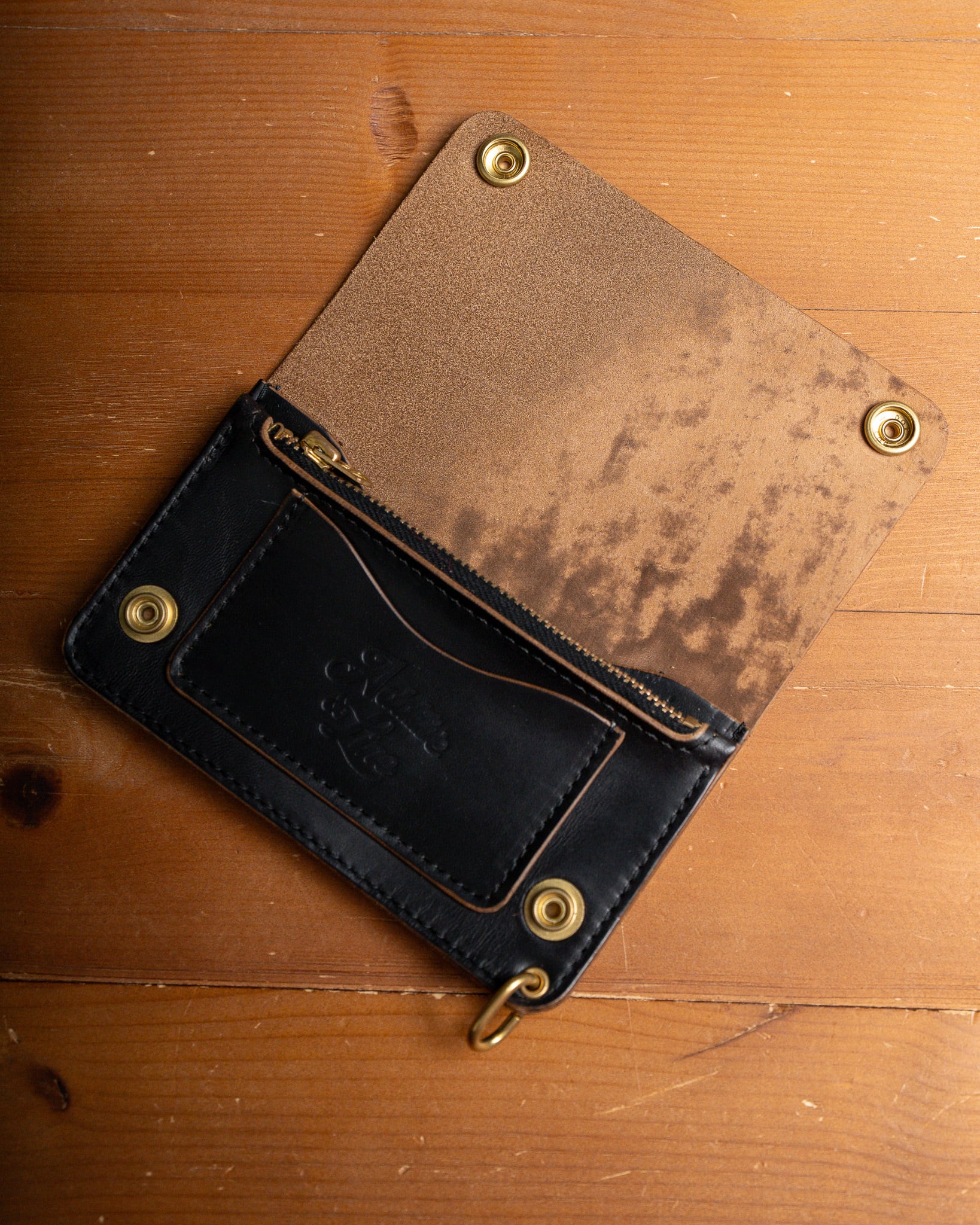 Additive and Line】Middle Tracker Wallet TWM-004 Maryam Horse Butt