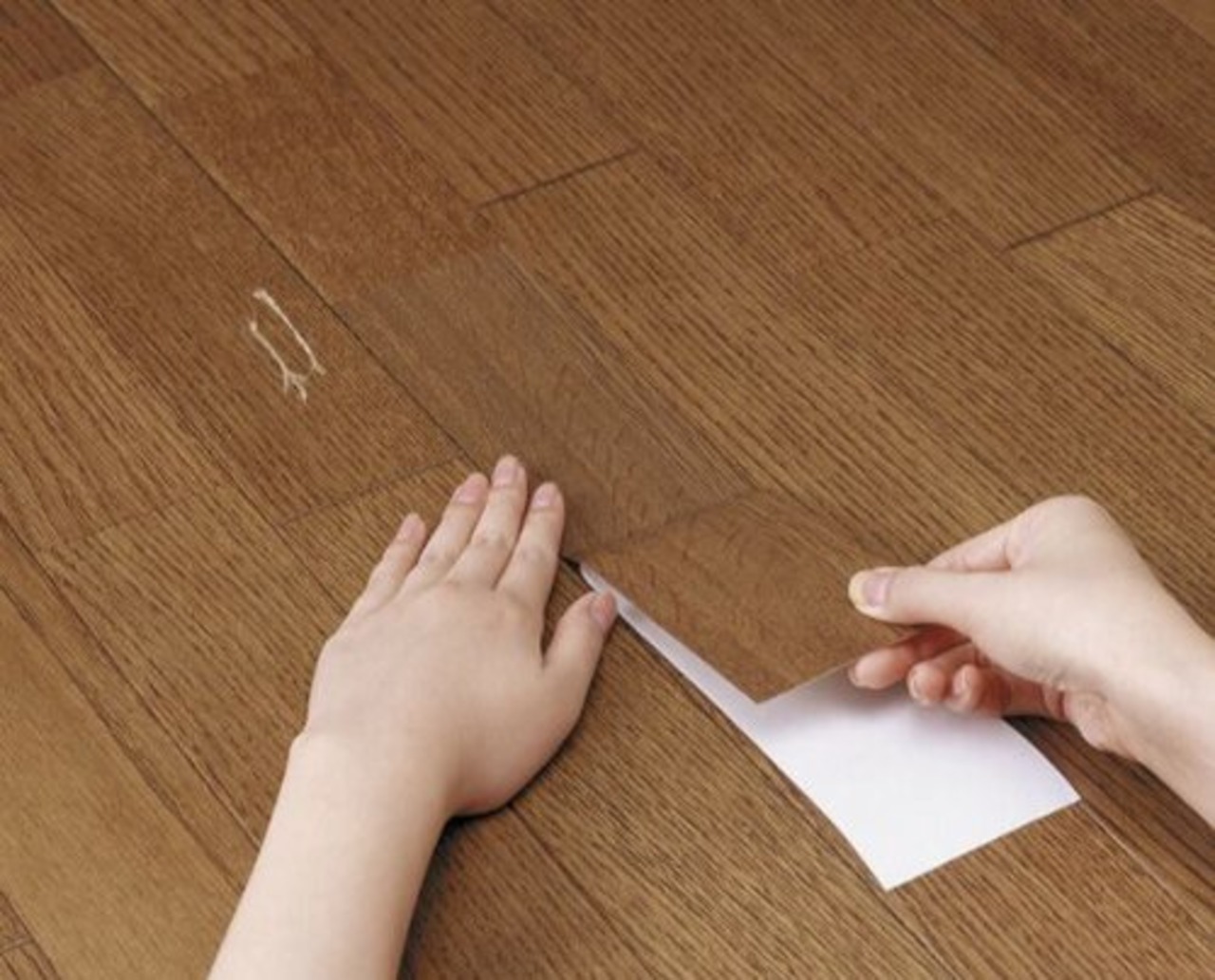 ニトムズ フローリング補修テープ ダークブラウン 75mm×90cm M5271