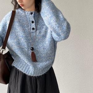 button-front crew neck knit top J00145