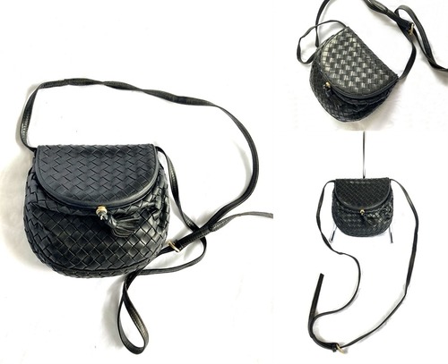 レア　希少　BOTTEGA VENETA　ボッテガ ヴェネタ　レザー イントレ　 ミニ　ショルダー バッグ　タッセル　ポシェット　ブラック　斜め掛け