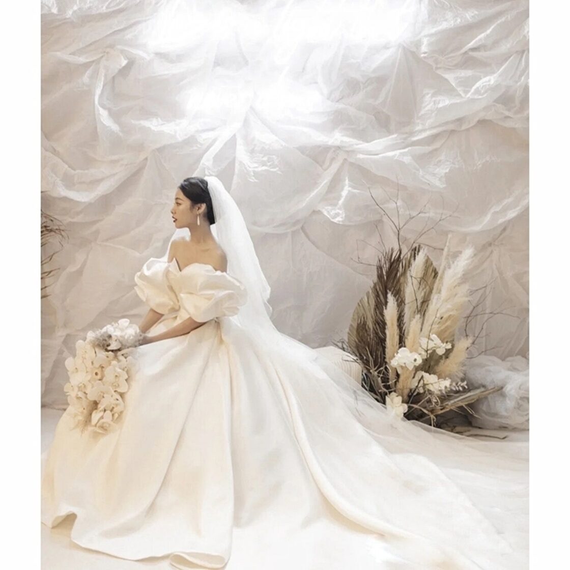 高品質！オフショル ウエディングドレス プリンセスライン 姫袖 華やか  