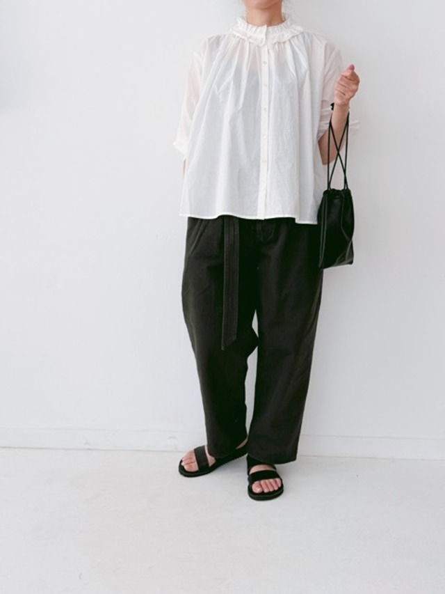 NATIVE VILLAGE / タックテーパードパンツ faded black