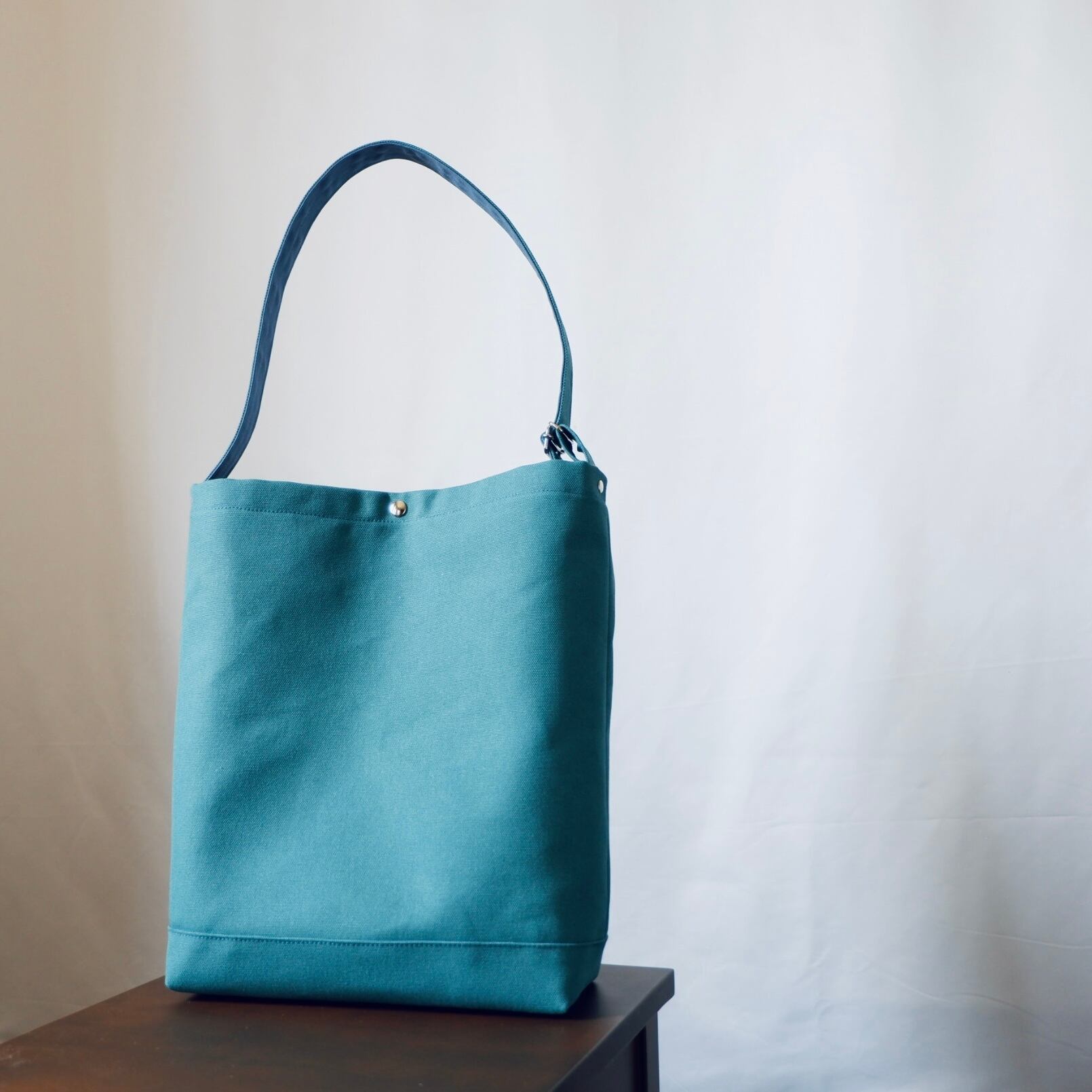 【専用】【新品】mimiu ターコイズブルー　トートショルダーバッグ　2way 人気カラー<ターコイズ>◇A4◇2wayワンショルダー 倉敷帆布 | myu.handwork
