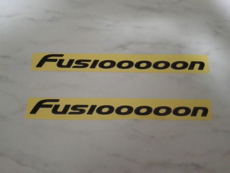 エンブレム風ステッカー FUSIOOOOON サワダサイクル オリジナル バックツヤ無しブラック - 画像4