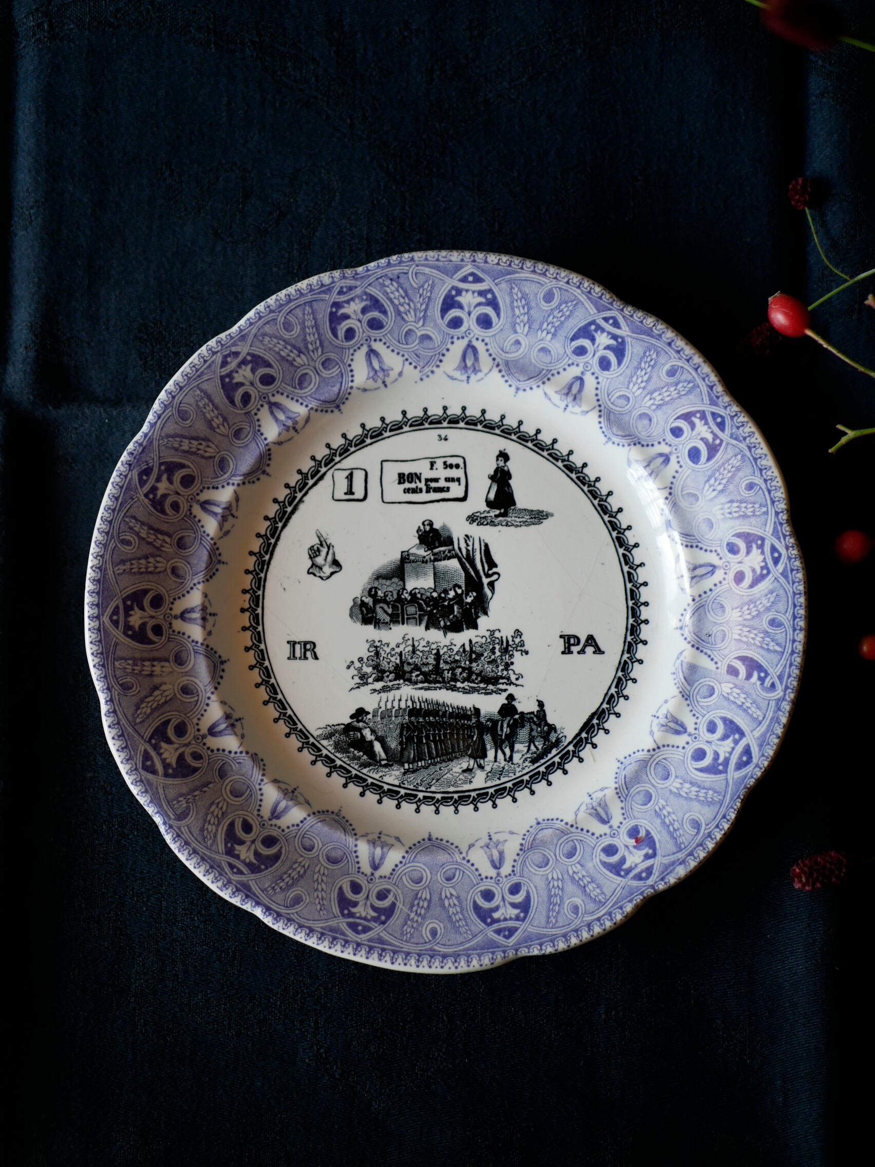 ショワジールロワ パープルなぞなぞプレート フランスアンティーク