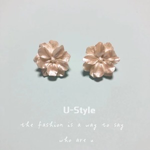 【即日発送】花柄モチーフピアス