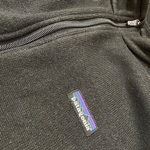 【Patagonia】フリースジャケット ワンポイントロゴ 刺繍ロゴ ジップアップ フルジップ 黒 L パタゴニア US古着