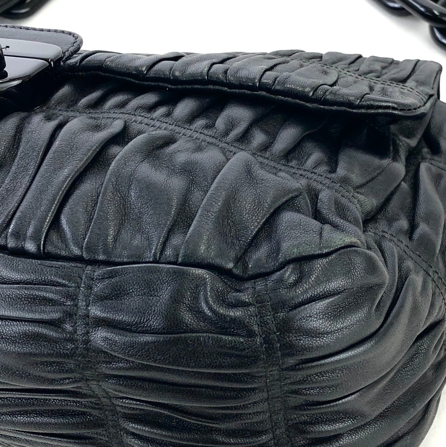 PRADA プラダ ロゴ レザー プラチェーン フロントロック PRADA プラダ ロゴ レザー プラチェーン フロントロック