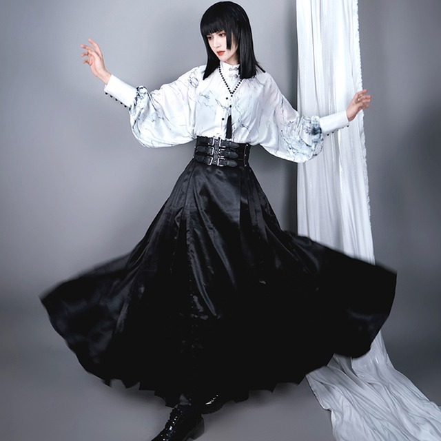 ゴシック ベルト 付き ラップ スカート｜ハイ ウエスト フレア ロング スカート ブラック シルクサテン 蒼宝儿屋