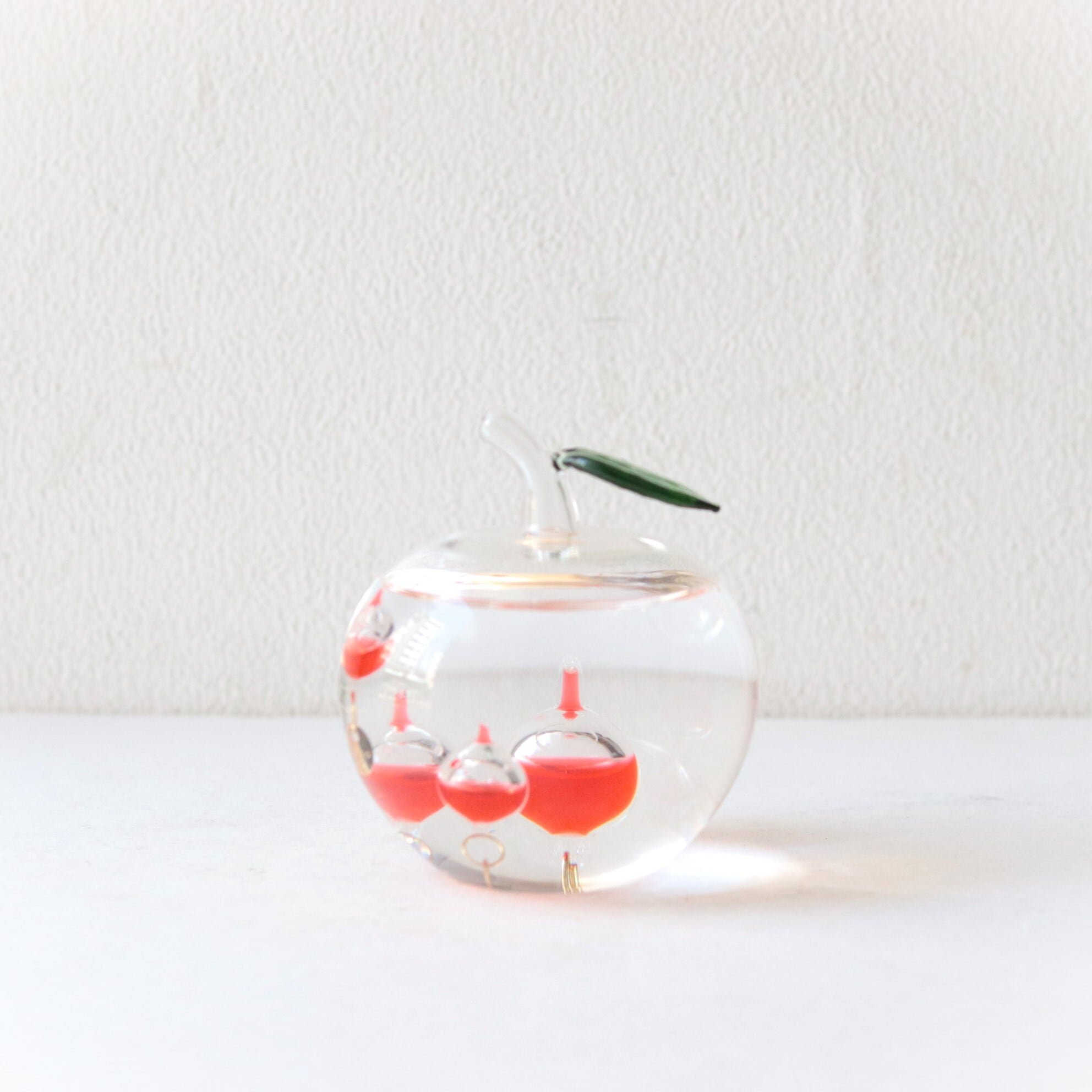 雑貨】ガラスフロート温度計 りんご | ジーフラットインテリアショップ