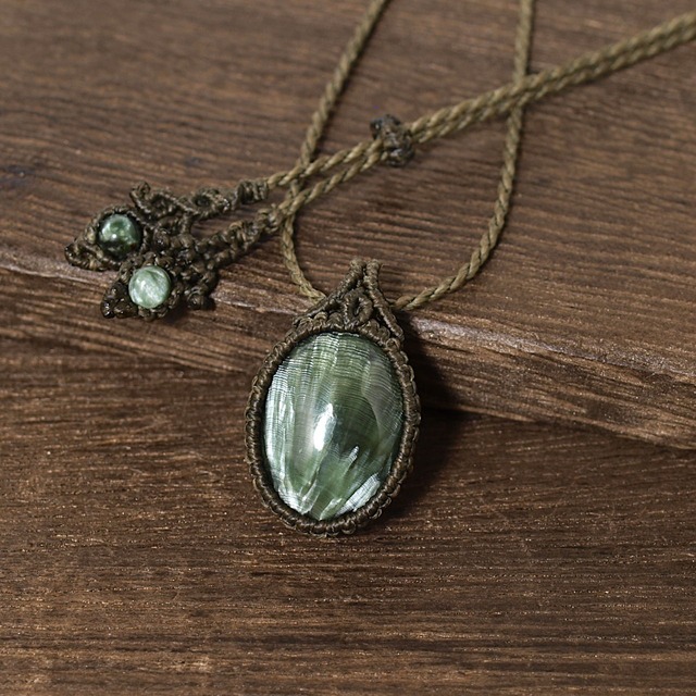 【一点物】セラフィナイトのルースを包んだマクラメネックレスNo.2