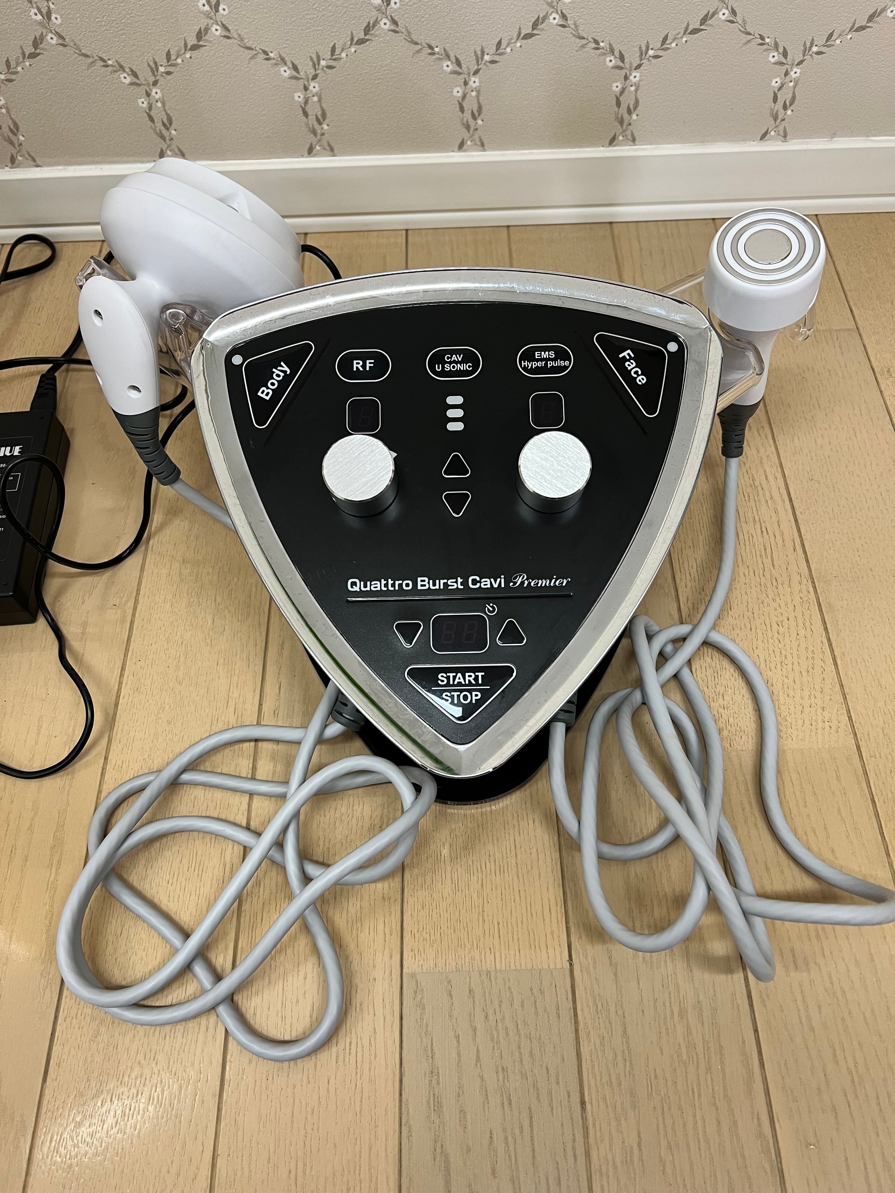 クワトロバーストキャビプレミア キャビテーション EMS RF 美容機器 