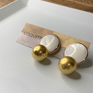 イヤリング　まんまるシェルとマットゴールドパール