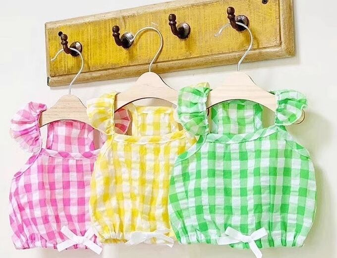 ドッグ 犬 小型犬 室内着 ワンピース 日焼け防止 フリル 袖無し 肩出し 襟無し リボン リボン ひらひら 薄手 かわいい きれいめ シンプル おしゃれ レトロ ラフ ルーズ 個性的 モダン ラブリー キュート プリンセス フェアリー クラシカル ベーシック フレンチ シック カントリー チェック 格子柄 夏 サマーシーズン 夏服 女の子 成犬 お出かけ お泊まり アウトドア キャンプ パーティー イベント リゾート 旅行 公園 休日 バカンス カフェ 庭 ガーデン 室内 おうち 普段使い 清楚