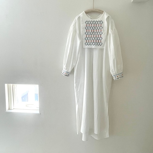 osakentaro/embroidery dress