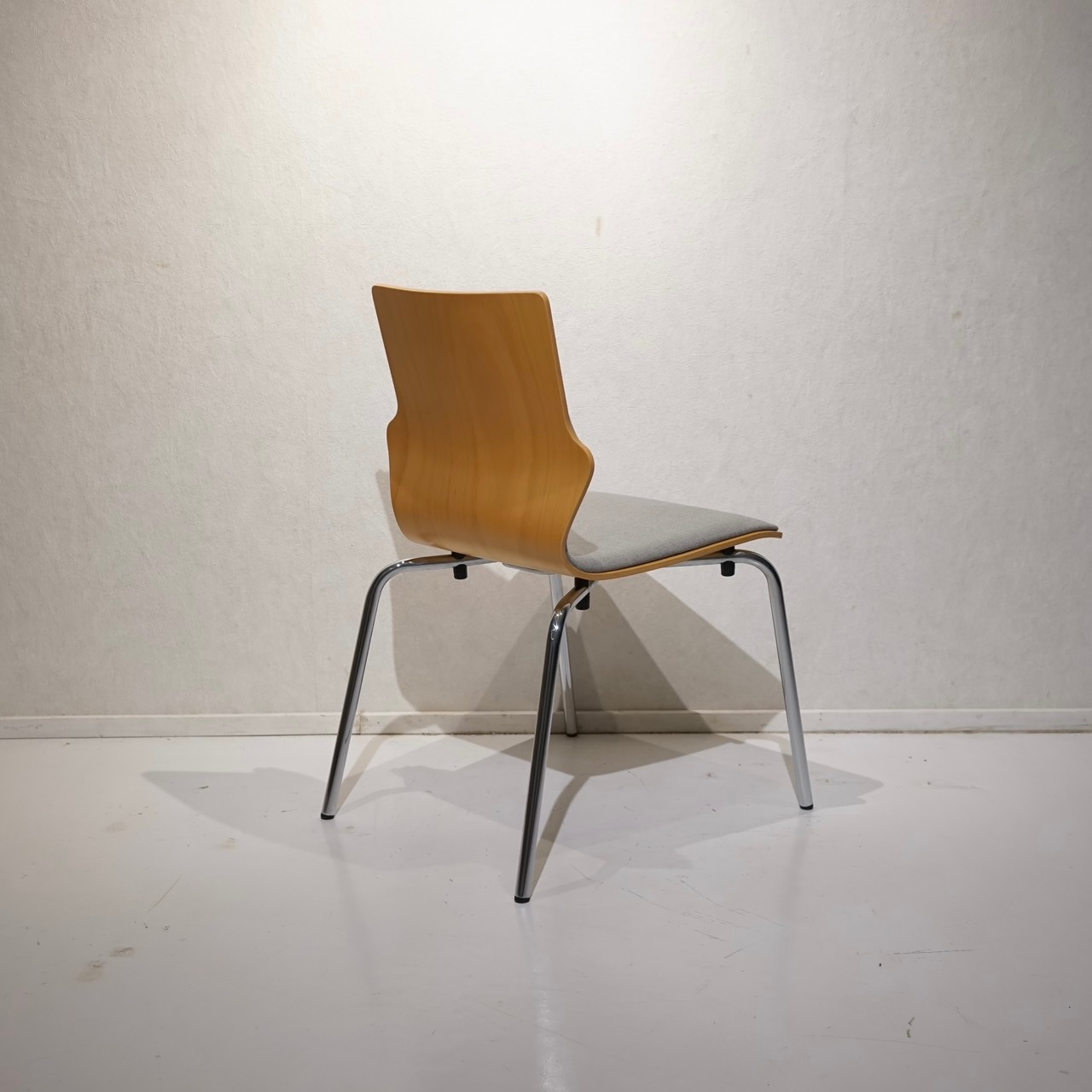 ポーランド製 Claudio Bellini Conversa Chair Italy ダイニングチェア アームレス チェア 椅子 ファブリック座面 モダン ミニマル