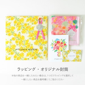 スカーフにもなるハンカチ「カーネーションと薔薇」