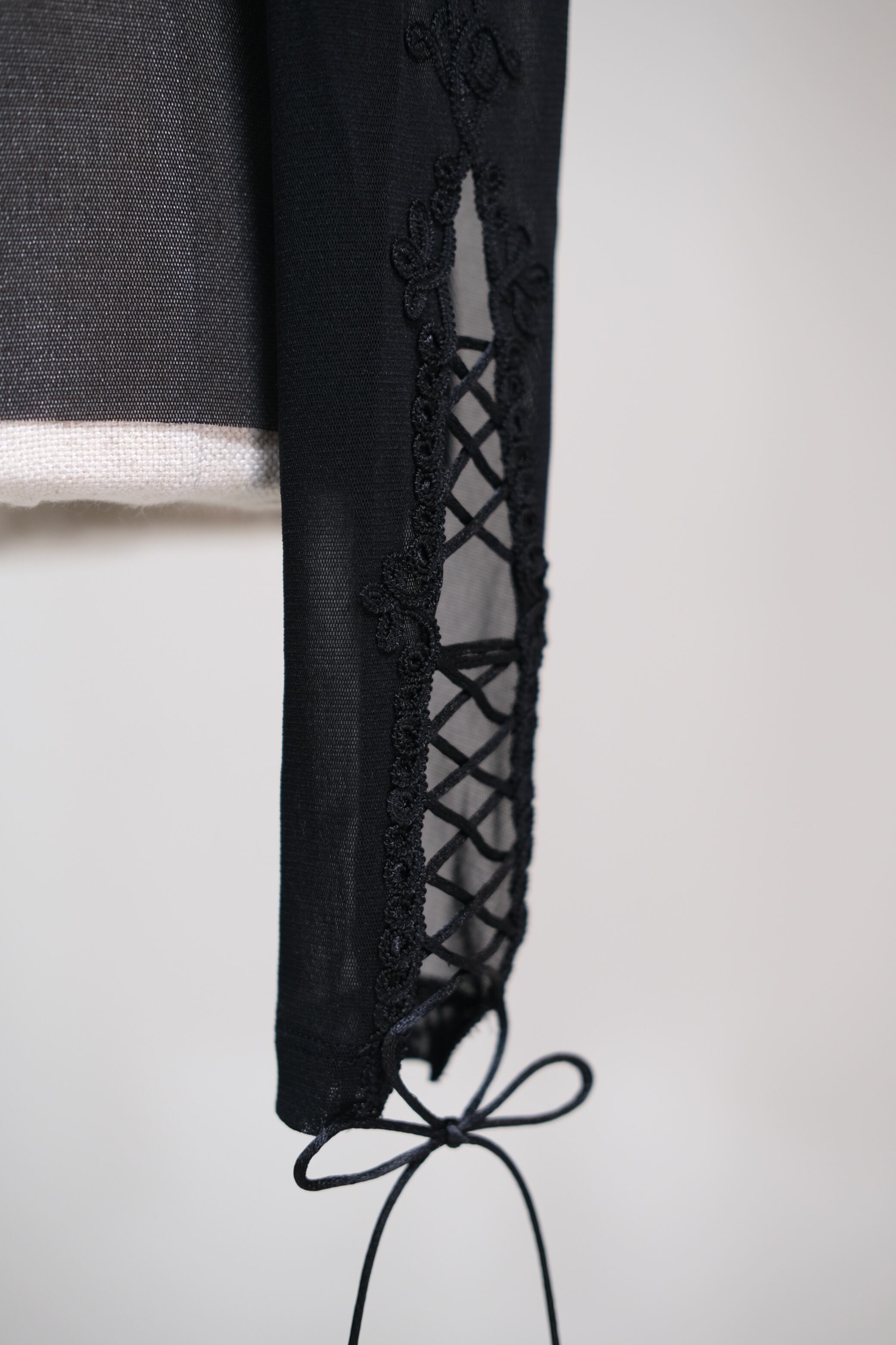 Tanaka Daisuke】lace up sleeve sheer tops - black - | loop