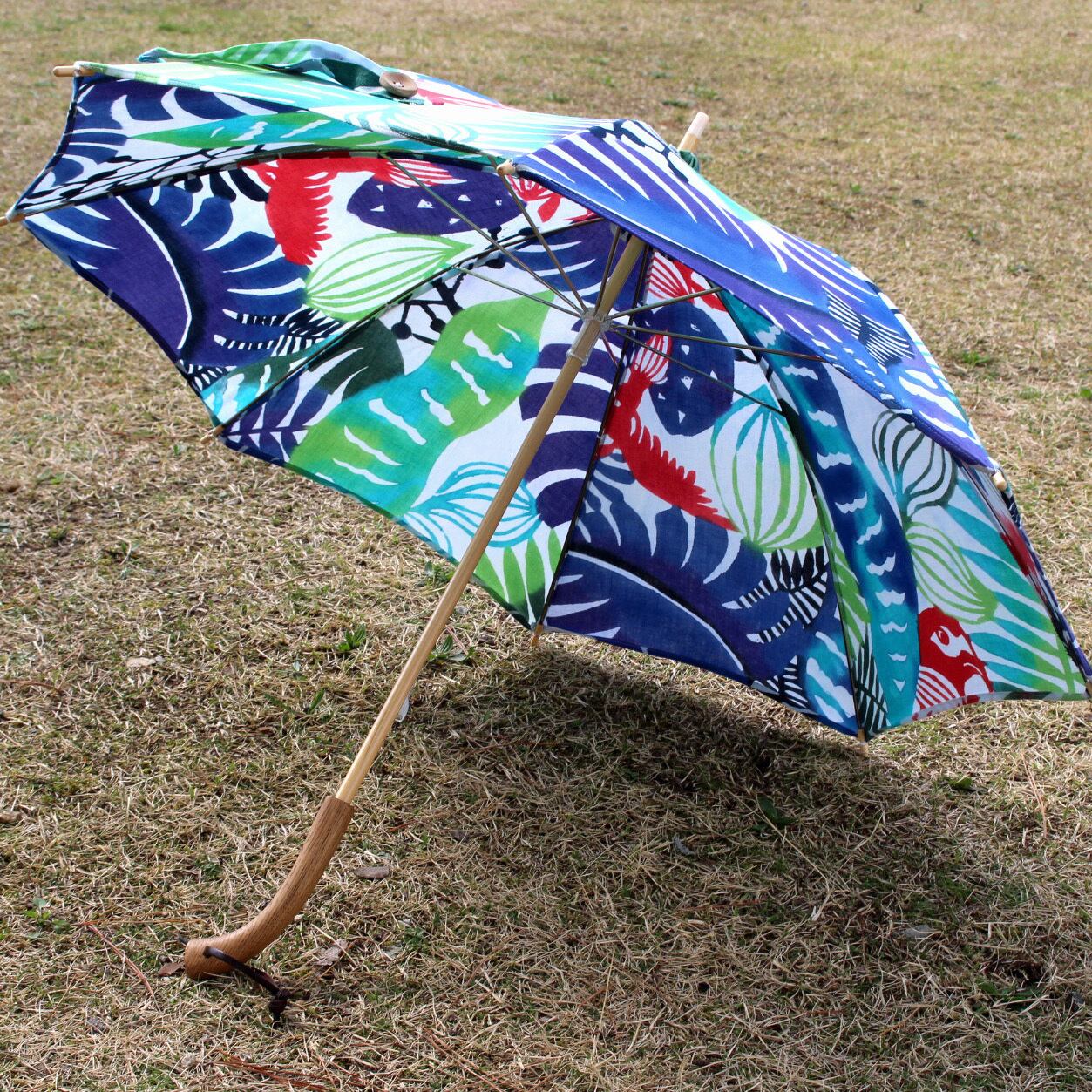 型染め日傘「南国の鳥」ブルー 【受注制作】 | some:teco