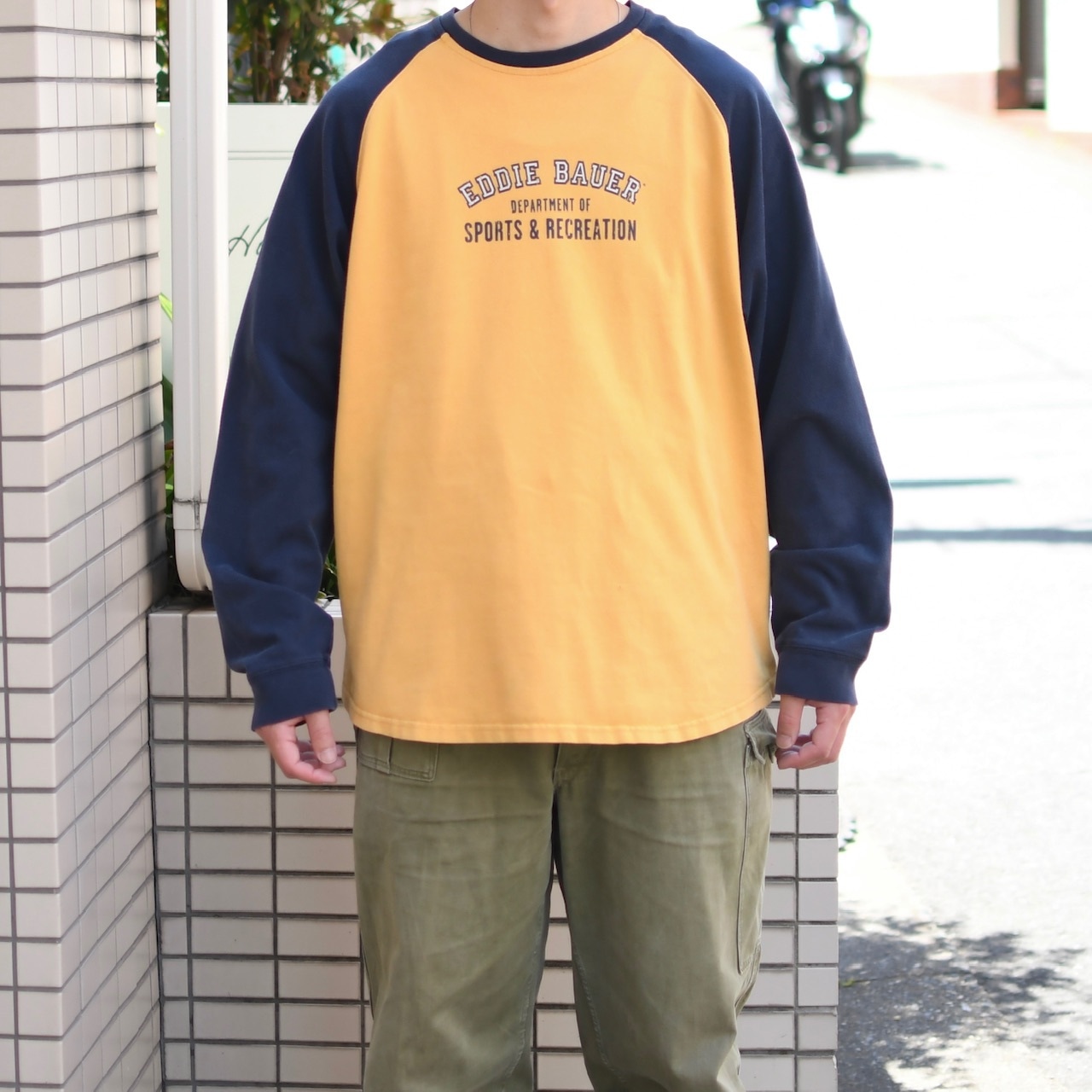 Eddie Bauer sports raglan sleeve tee