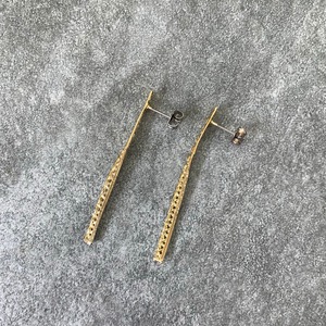 ツイステッドピアス（ゴールド）