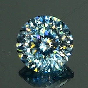 【Bright Brilliant Cut™️ “129 Facets” 】静寂を透かす、淡青の結晶 0.63ct天然 ブルージルコン