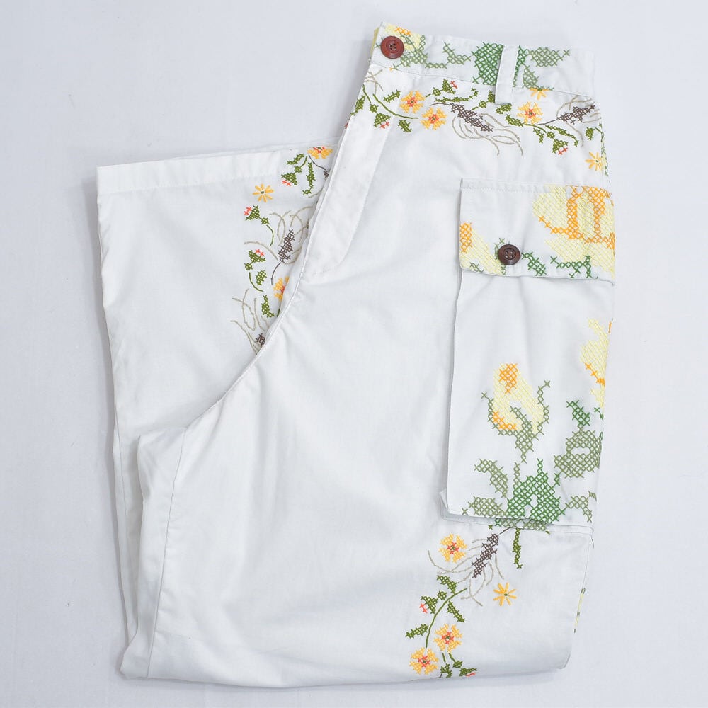 Remakeリメイク 再構築 パッチワーク&フラワー刺繍 デザイン ワイドシルエット コットン カーゴパンツ バギー ホワイト 古着 裏地付き レディースW70~92cm