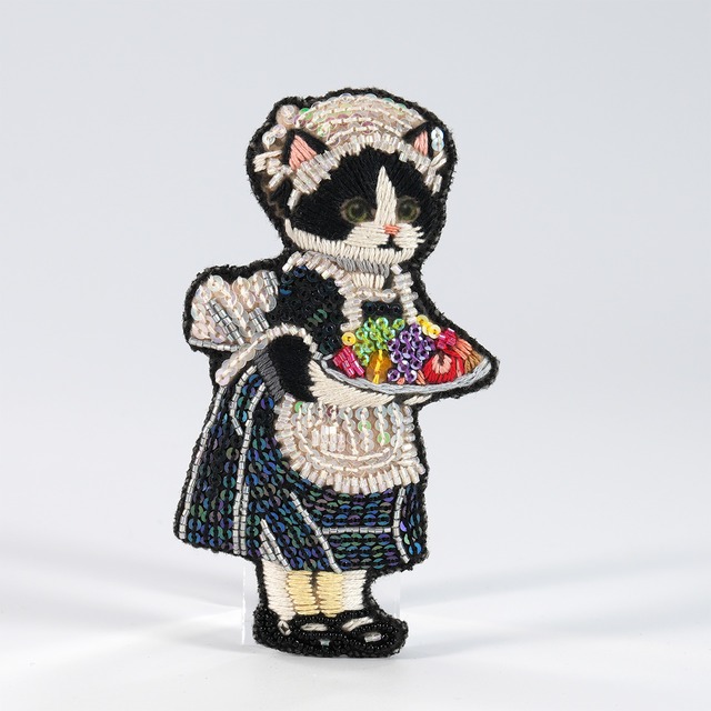 刺繍チャームブローチ Nathalie Lété The basket and the rabbit