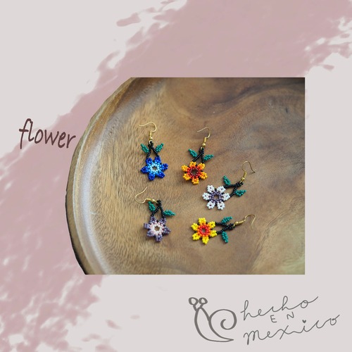【ピアス/イヤリング】葉っぱのついたお花のピアス　全5色