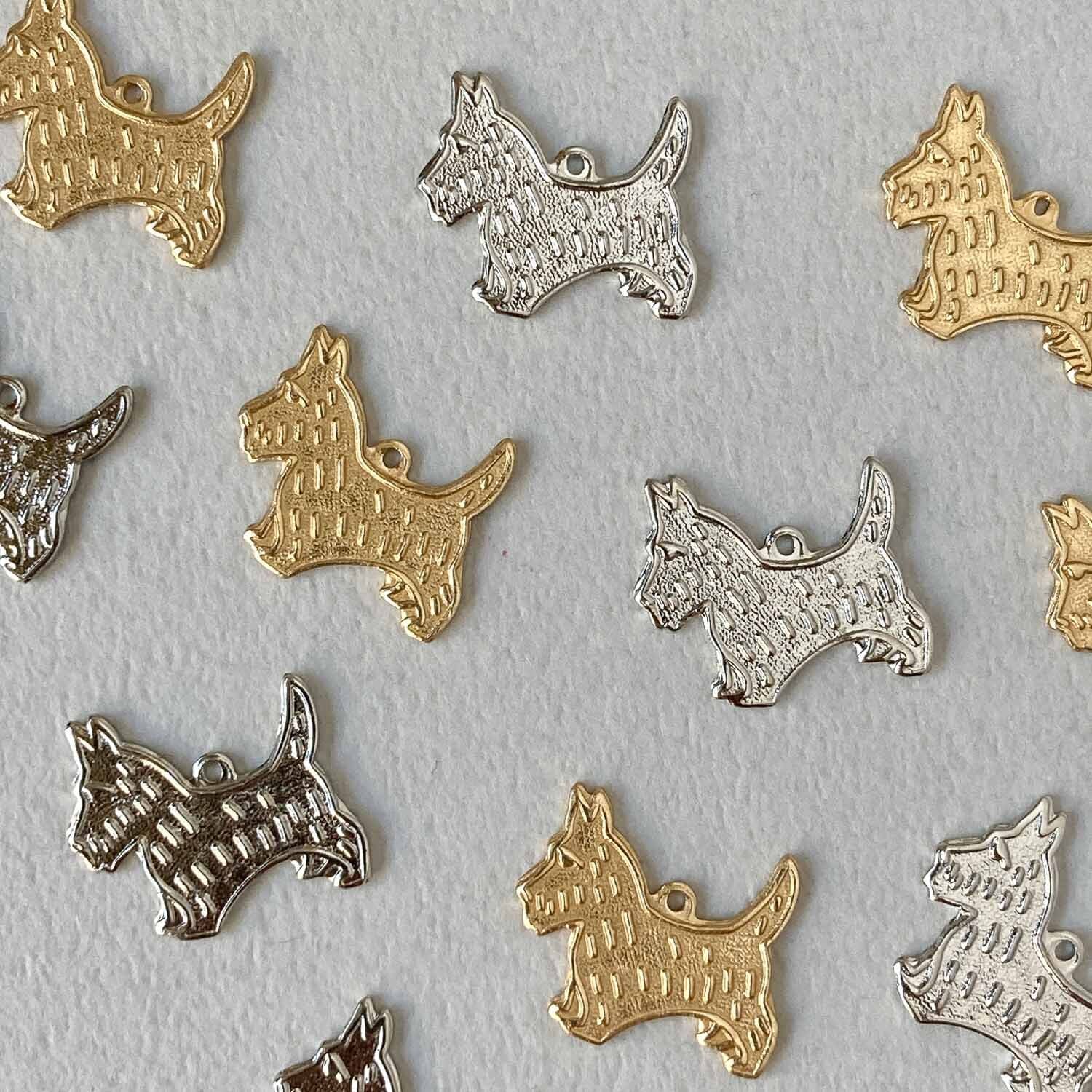 〈新色追加〉USA真鍮 テリア犬シンプルプレートチャーム(16mm)