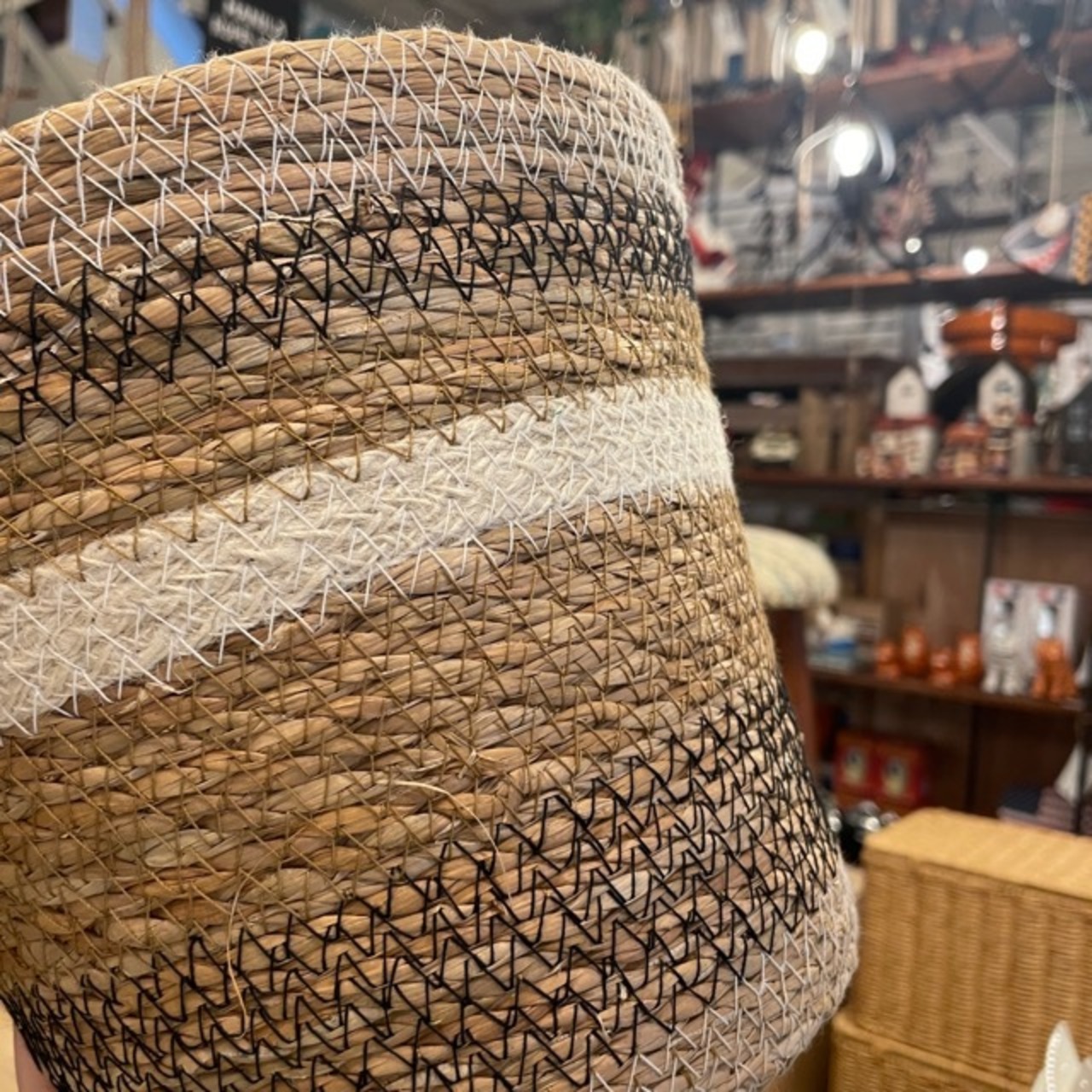 Bangladesh Basket conical stripe monochrome L / バングラデシュ バスケット コニカル モノトーン 収納カゴ リビング収納 ナチュラル ハンドメイド 手作り 天然素材 インテリア雑貨 編みかご 小物入れ ギフト プレゼント シンプル  白黒