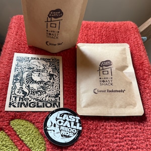 【自家焙煎 Roast Shack】水出しコーヒーパック 2種 × 【The KING LION】 ステッカー 2種 セット