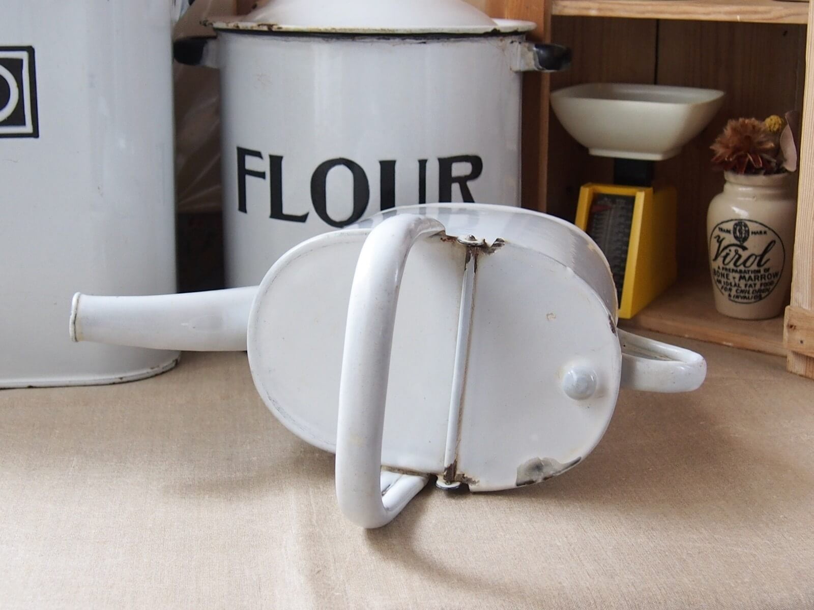 トップ レア イギリスアンティークホーロー缶2段ロゴキャニスター レア