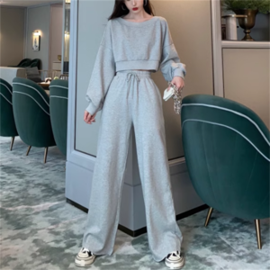 【送料無料】 パジャマ ルームウェア 部屋着レディース 部屋着 ナイトウェア 上下セット 2点セット ロング マキシ 袖あり 長袖 クルーネック プルオーバー スウェット 厚手 可愛い 大人可愛い シンプル カジュアル コンサバ 大人 おしゃれ お洒落 こなれ感 高見え 無地 春 20代 30代 レディース 女性 休日 お出かけ 買い物 日常使い 普段使い オルチャン 韓国系 ファッション 楽ちん 体型カバー 定番 プチプラ 着痩せ インスタ映え 大きいサイズ 大きめ ゆったり グレー