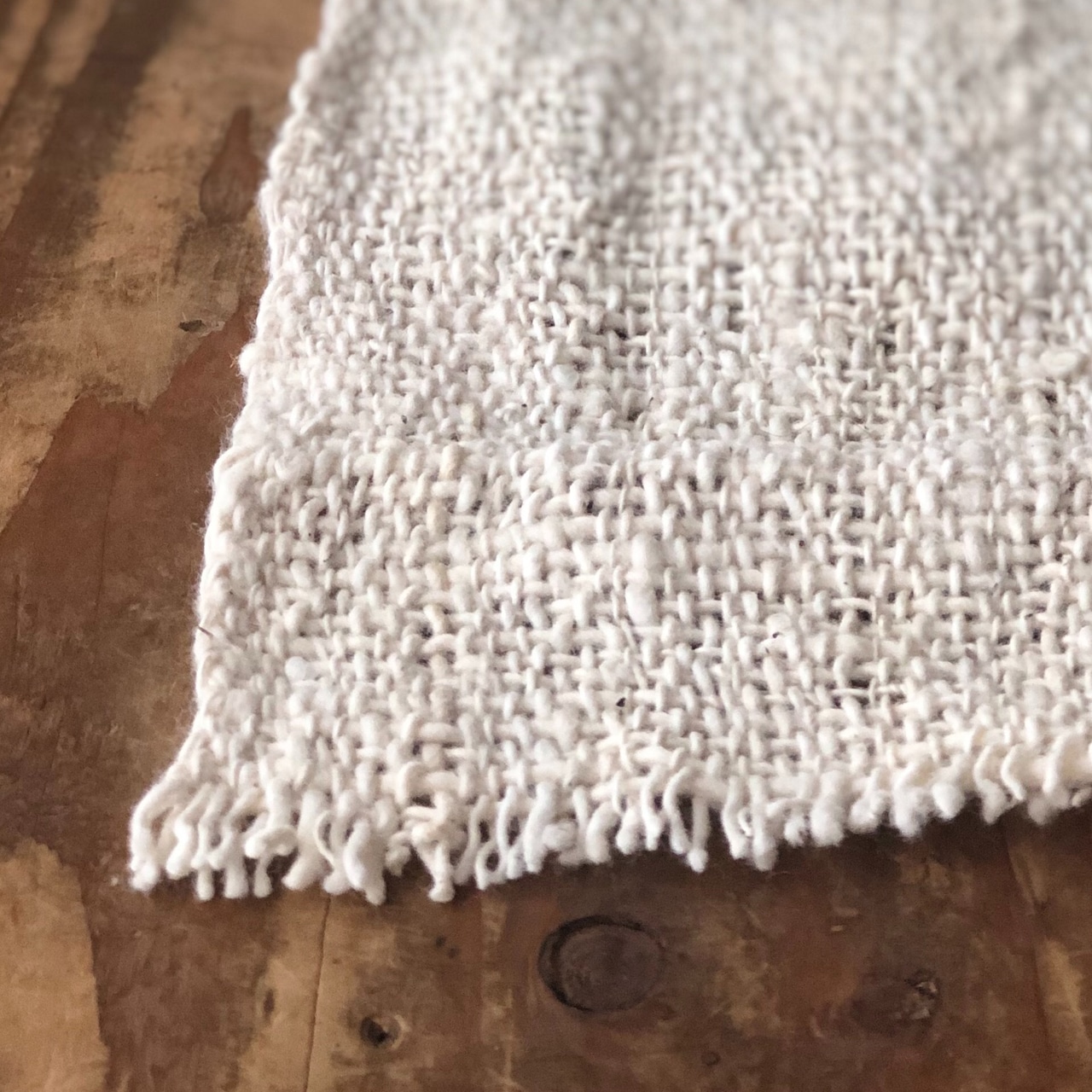 インドの布 《カラデラ村のカディ》手つむぎ手織り・無漂白生地 幅120cm | Mulaセレクト