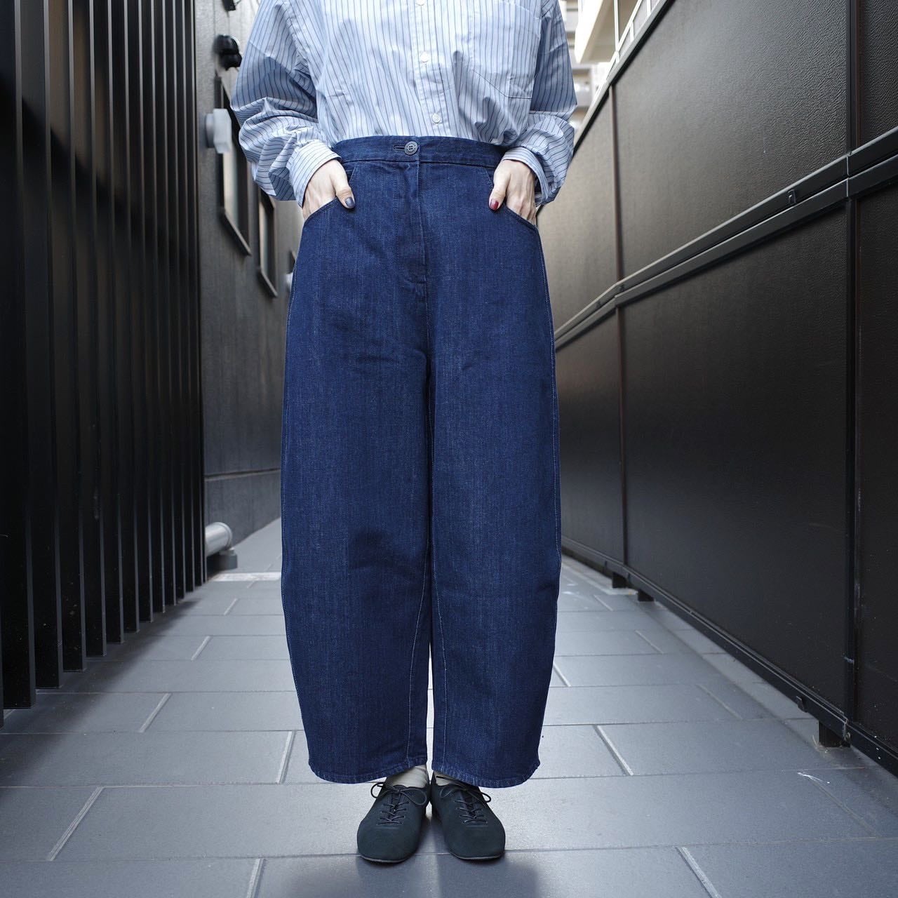 CORDERA(コルデラ)curved leg pants denim