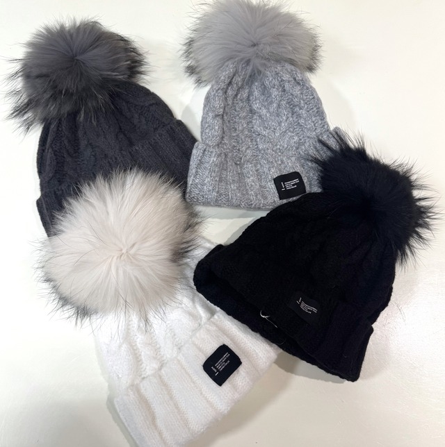 SALE！ayane アヤン　ラクーンボンボンニット帽　875822