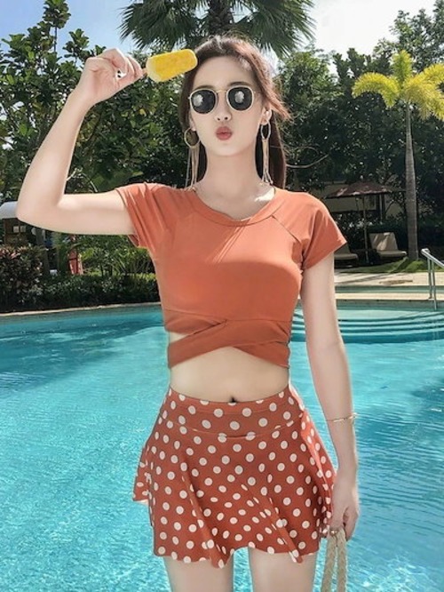 水着 韓国ファッションの水着 水着女子が温泉に入って痩せる腹部を隠す保守平角学生専門スポーツ水着 水着 2025新作 体型力バー レディースorange