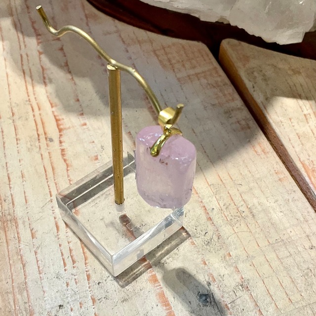 無償の愛!クンツァイト ペンダントトップ