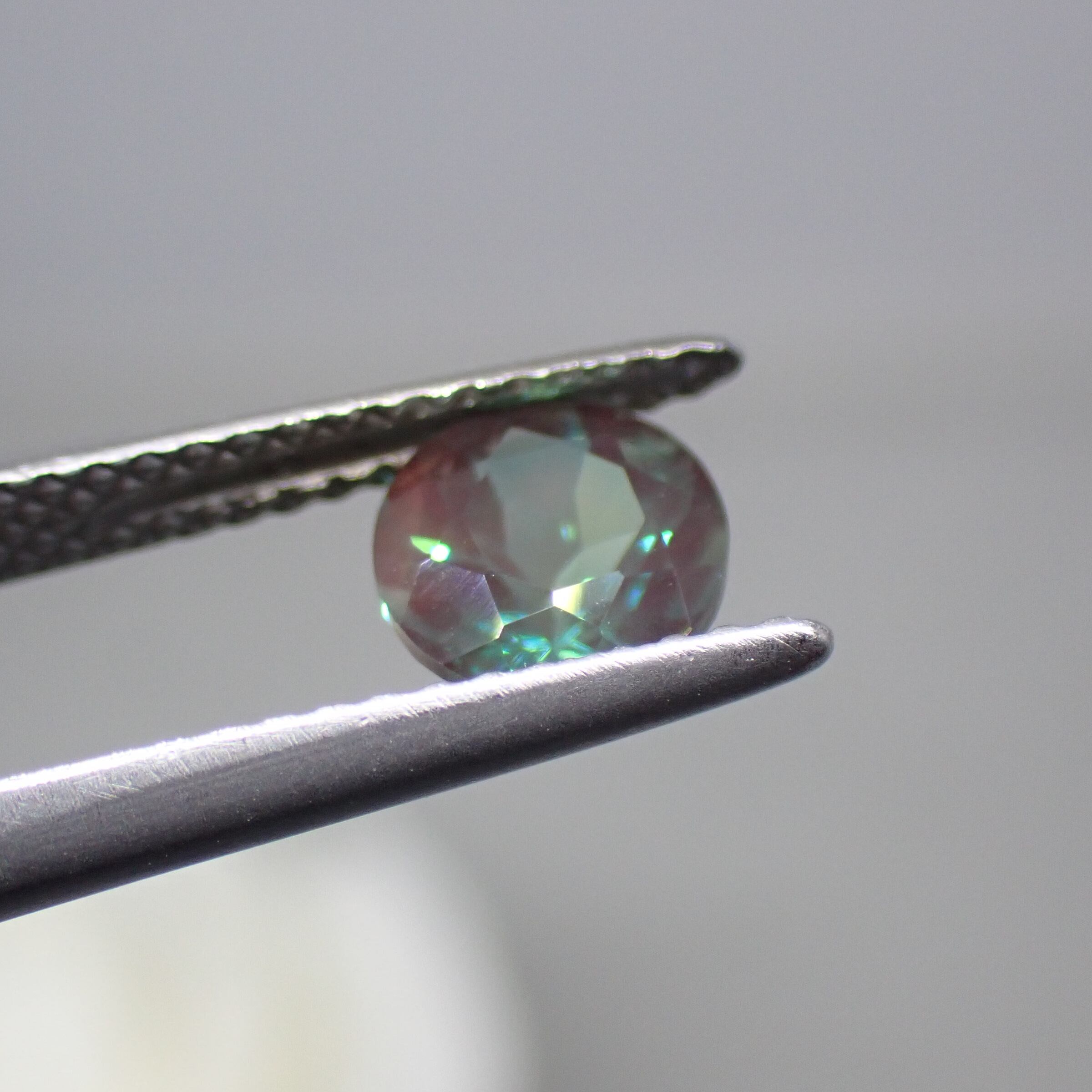 燃え上がるようなカラー『天然アンデシン』1.92ct コンゴ産 削れれ  