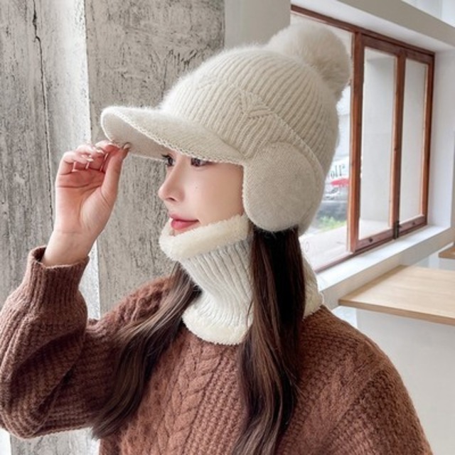 ぽんぽん付き　ニット帽　ゴルフキャップ　耳あて　ネックウォーマー（選択制）