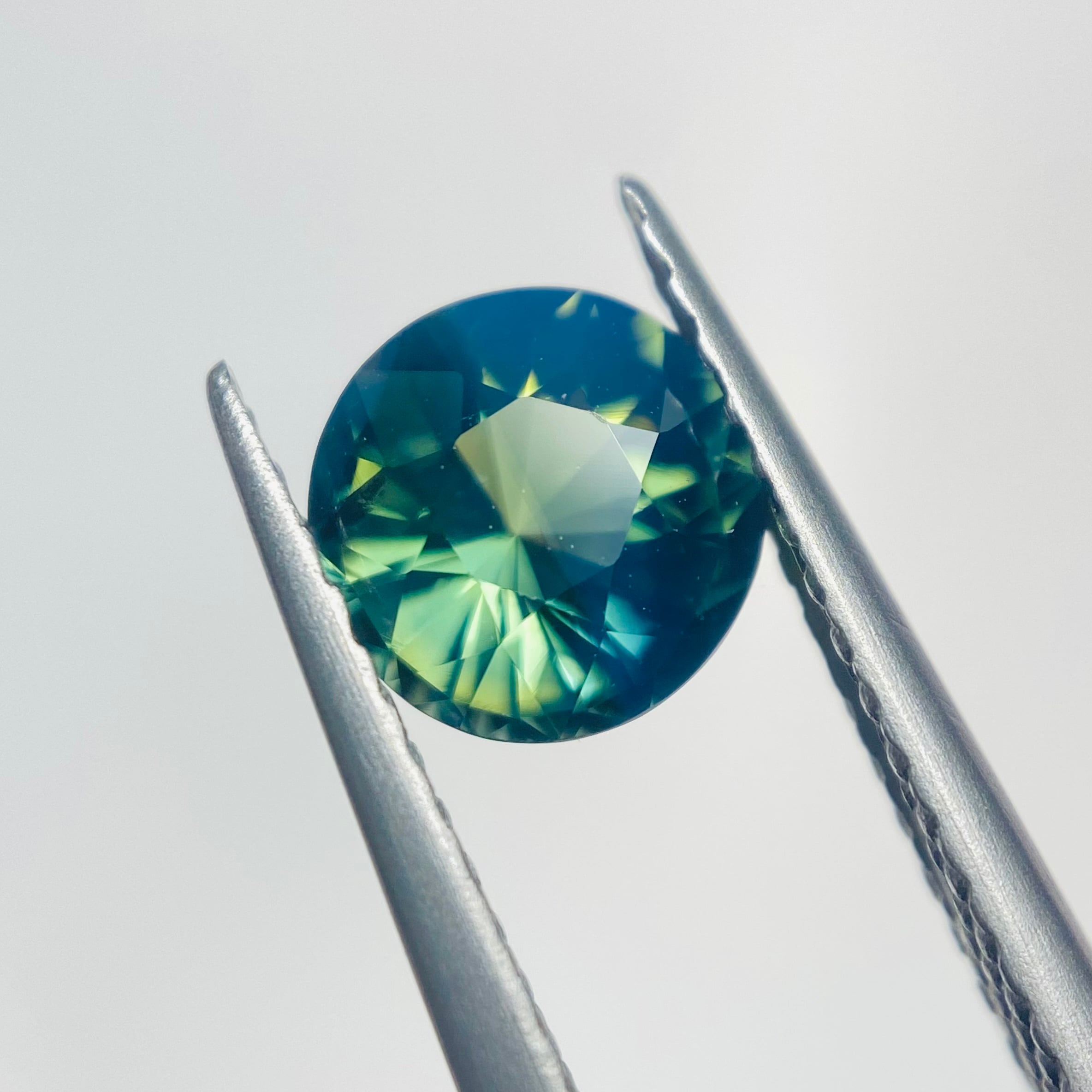 シルキーなバイカラーサファイア