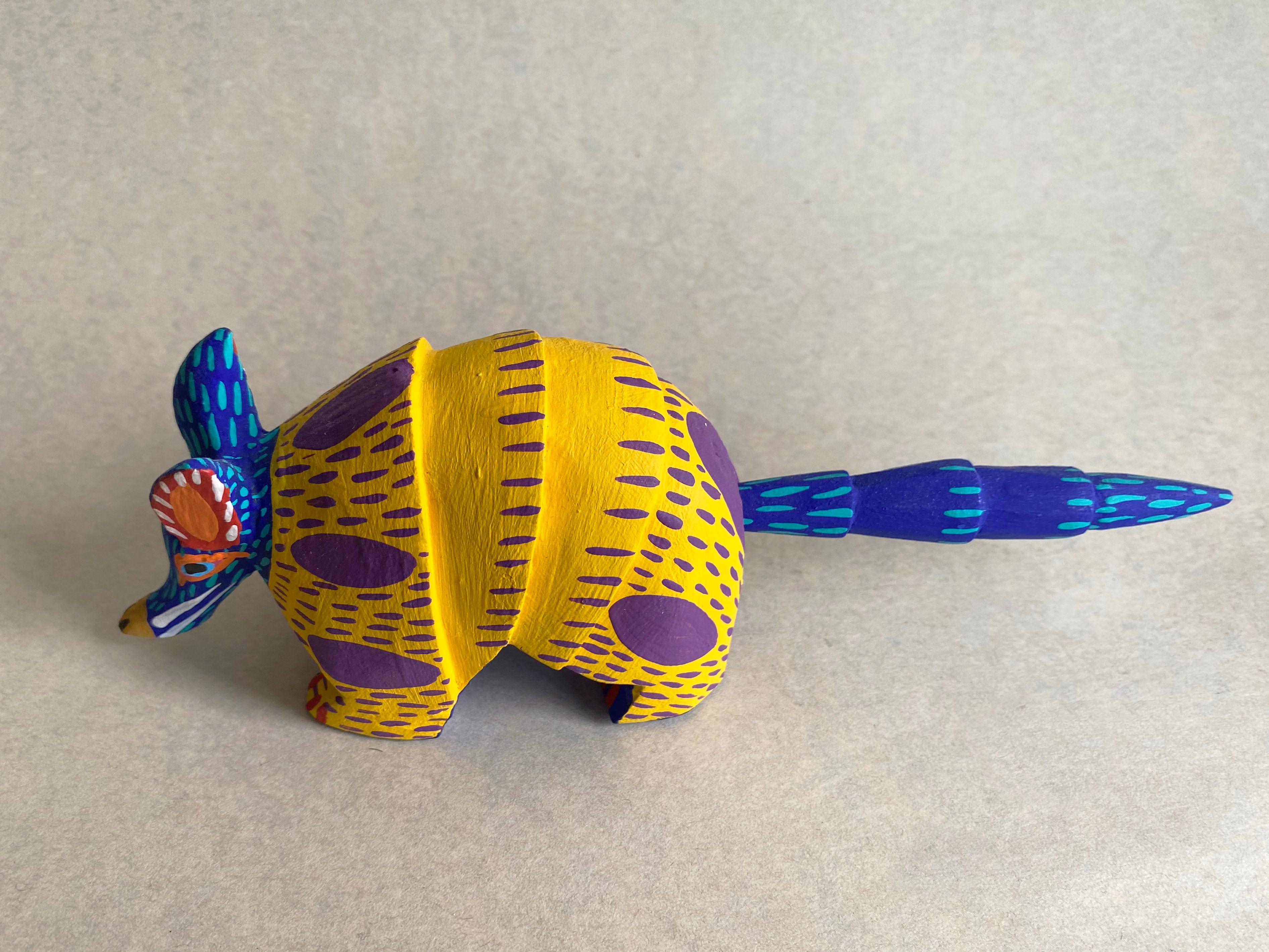 黄色のアルマジロ | LINDARTE