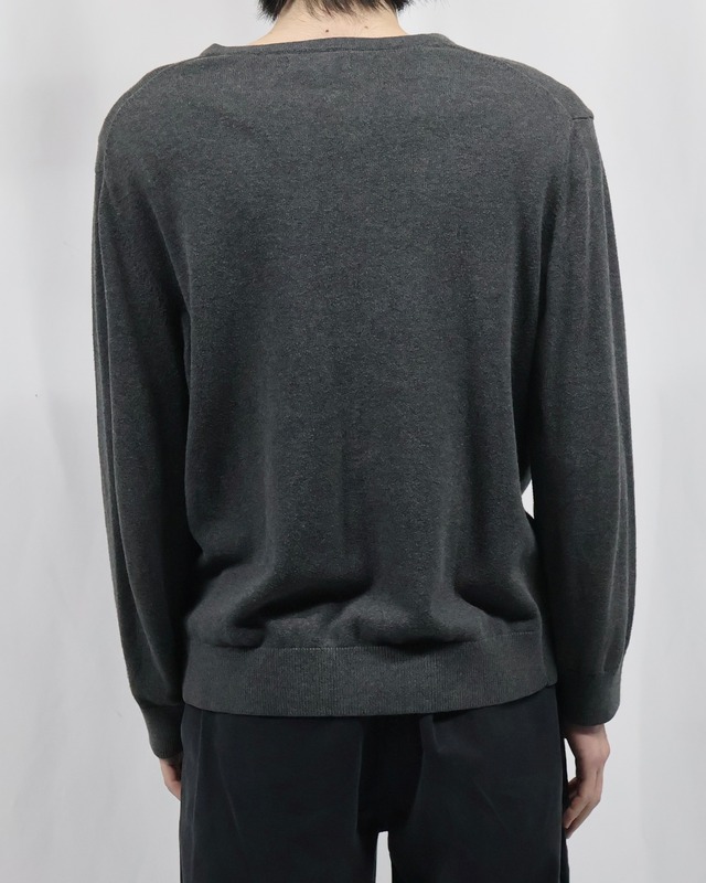 v-neck gray knit