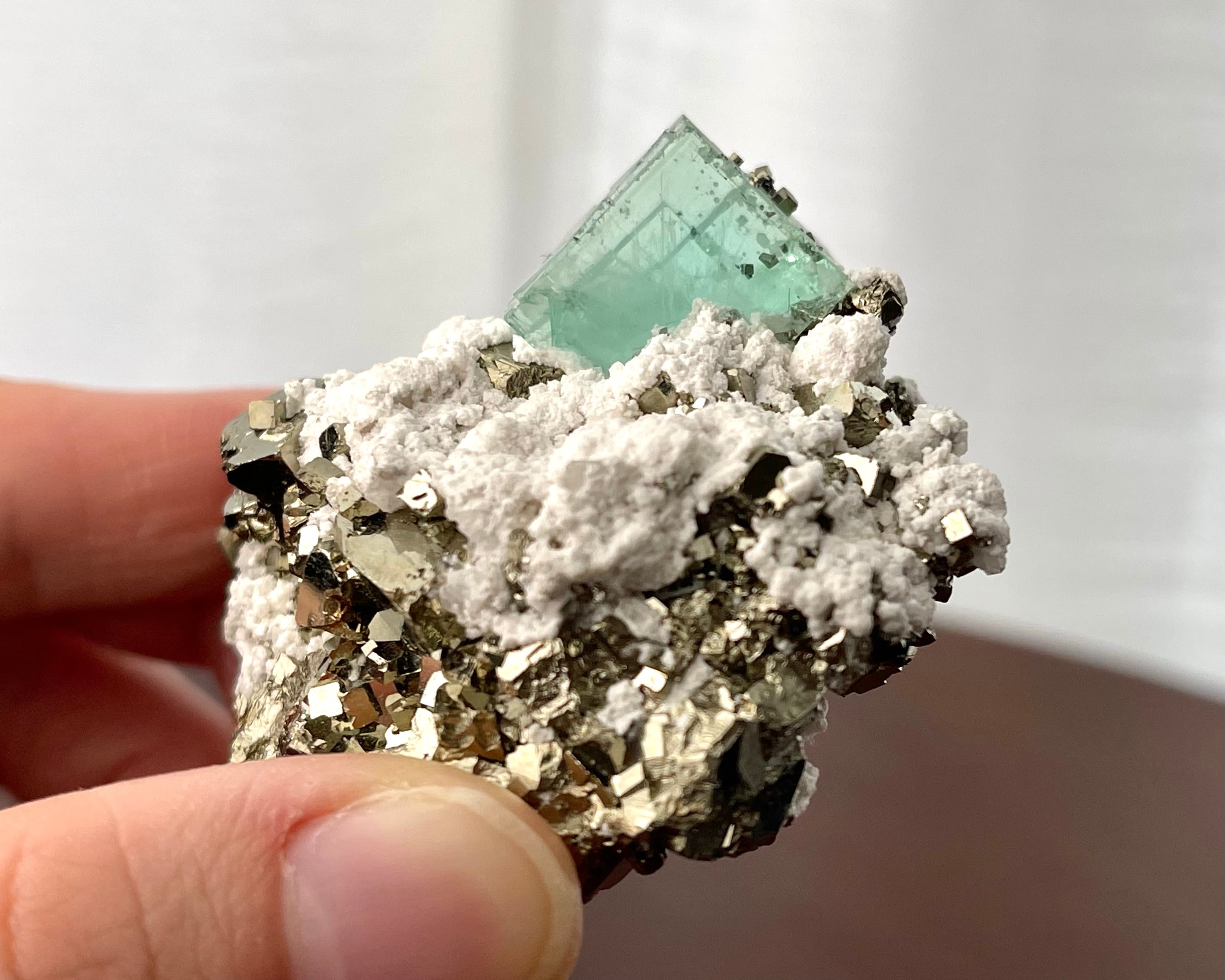 フローライト / カルサイト / パイライト【Fluorite on Calcite with