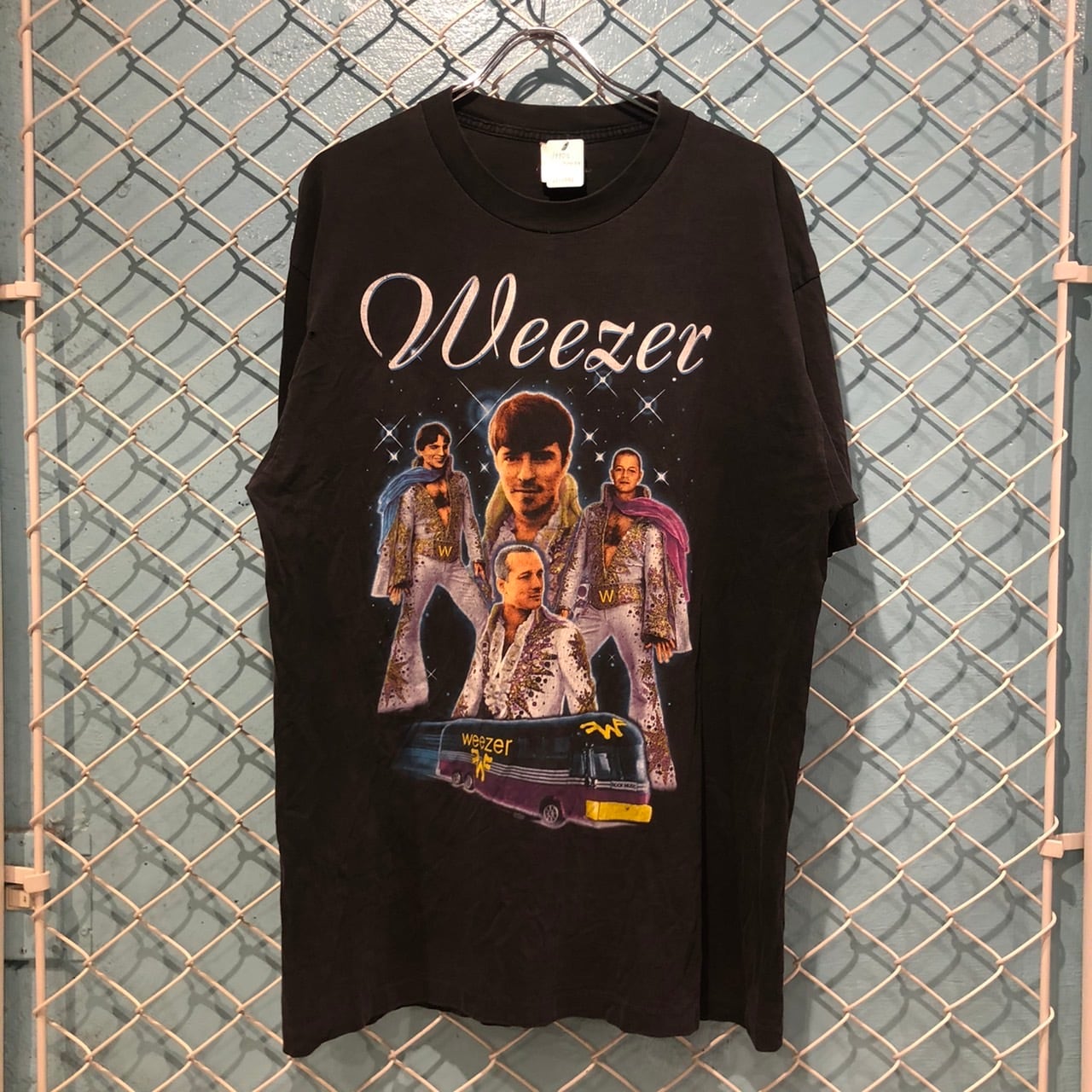 Weezer  Vintage T shirt   Banny powered by BASE