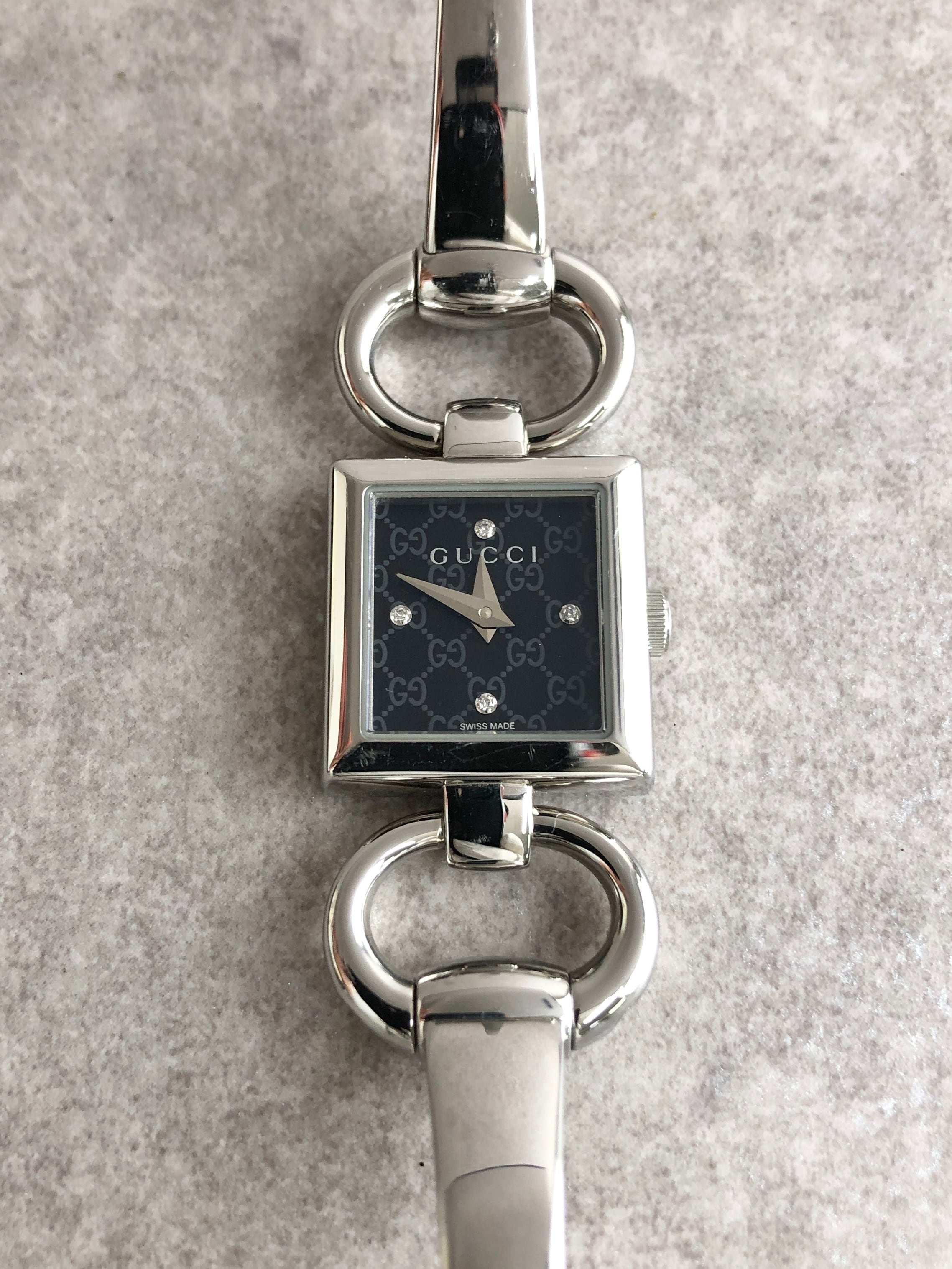 決まりました。グッチ GUCCIレディース時計トルナヴォーニ クォーツ シルバー GUCCI グッチ トルナヴォーニ GG 腕時計 シルバー スクエア ステンレス