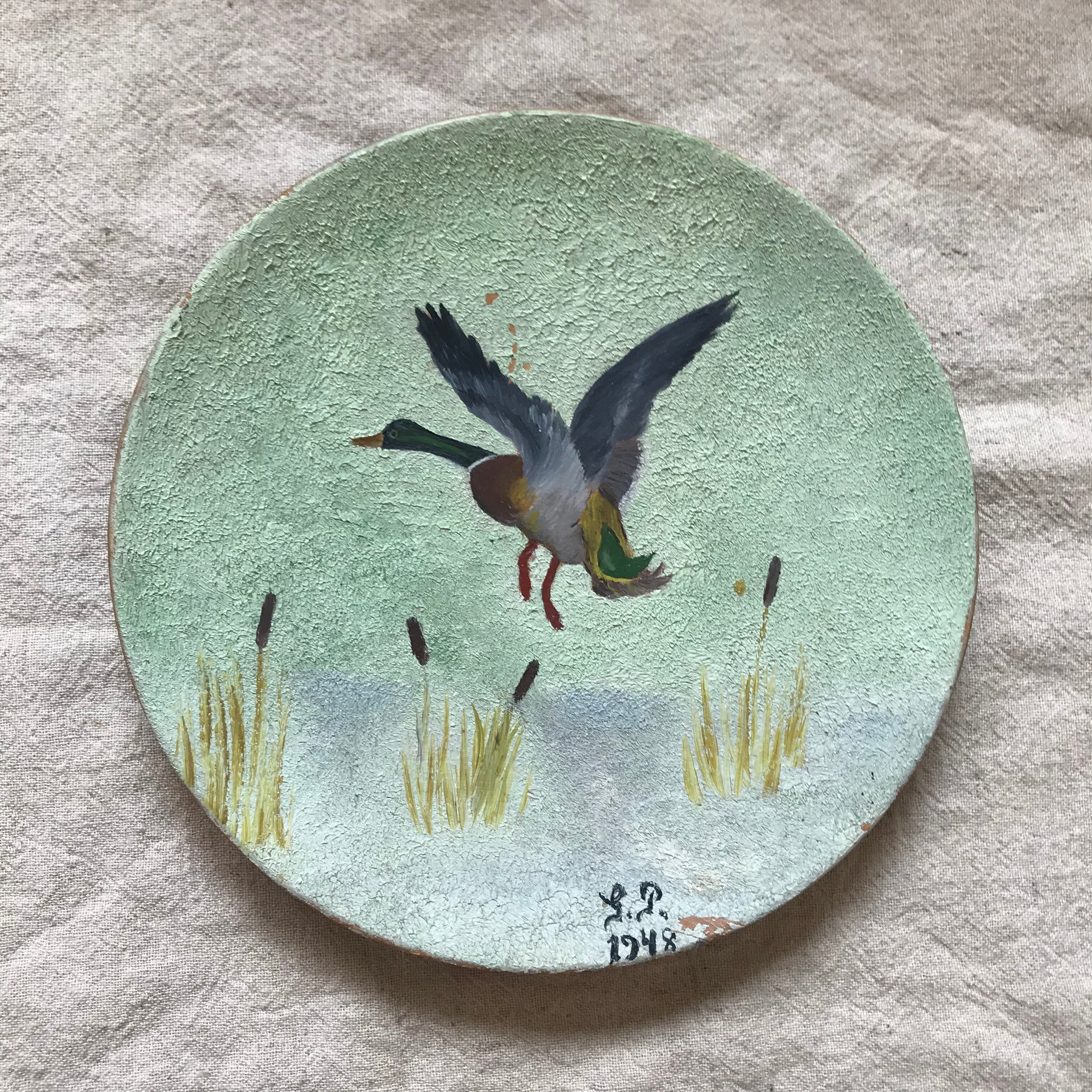 木製の飛ぶ鳥の飾り皿