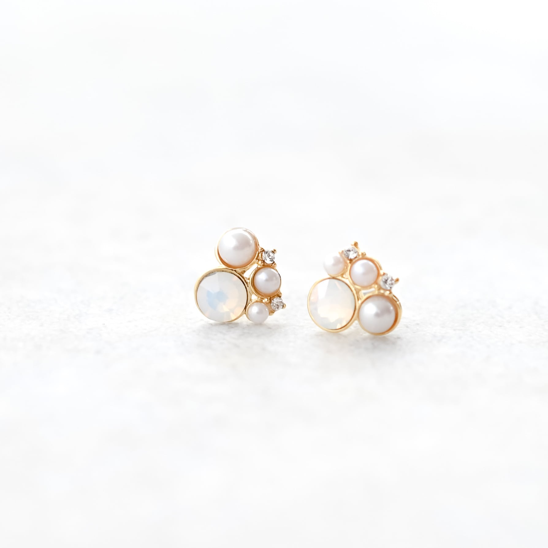 white opal bijoux pierce（樹脂ﾉﾝﾎｰﾙｲﾔﾘﾝｸﾞ対応可） | naotjewelry 身